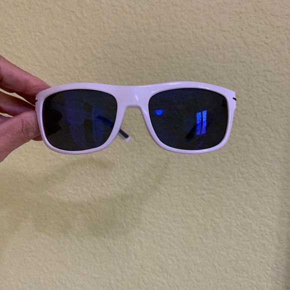 Eddie Bauer Sunglasses in blue lenses - Picture 9 of 13